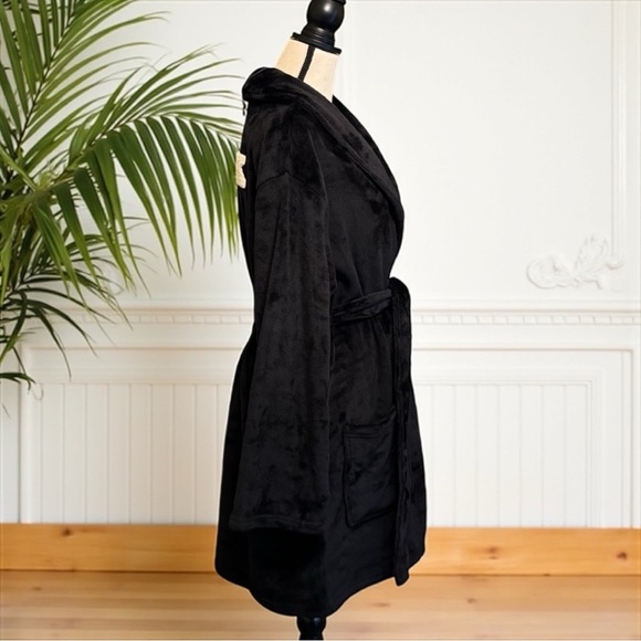 Victoria’s Secret PINK Plush Black Robe – Size M/L - Picture 4 of 12